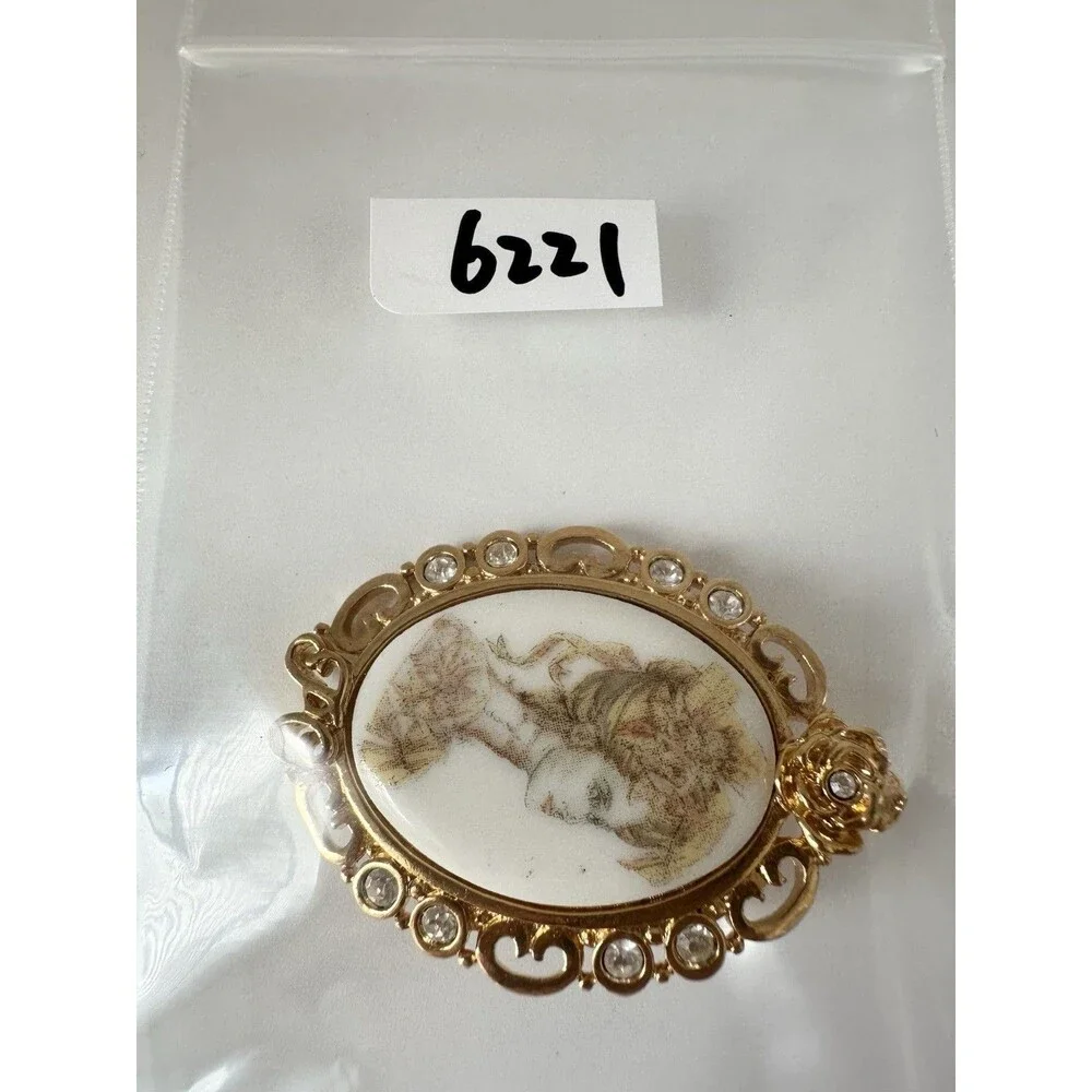 Vintage AVON PC Presidents Club Award Cameo Pin Rhinestone Floral Brooch